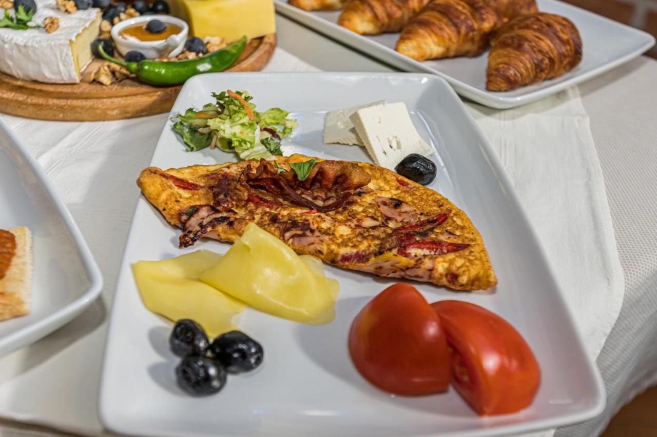 Stejarii Resort Ineu  Экстерьер фото