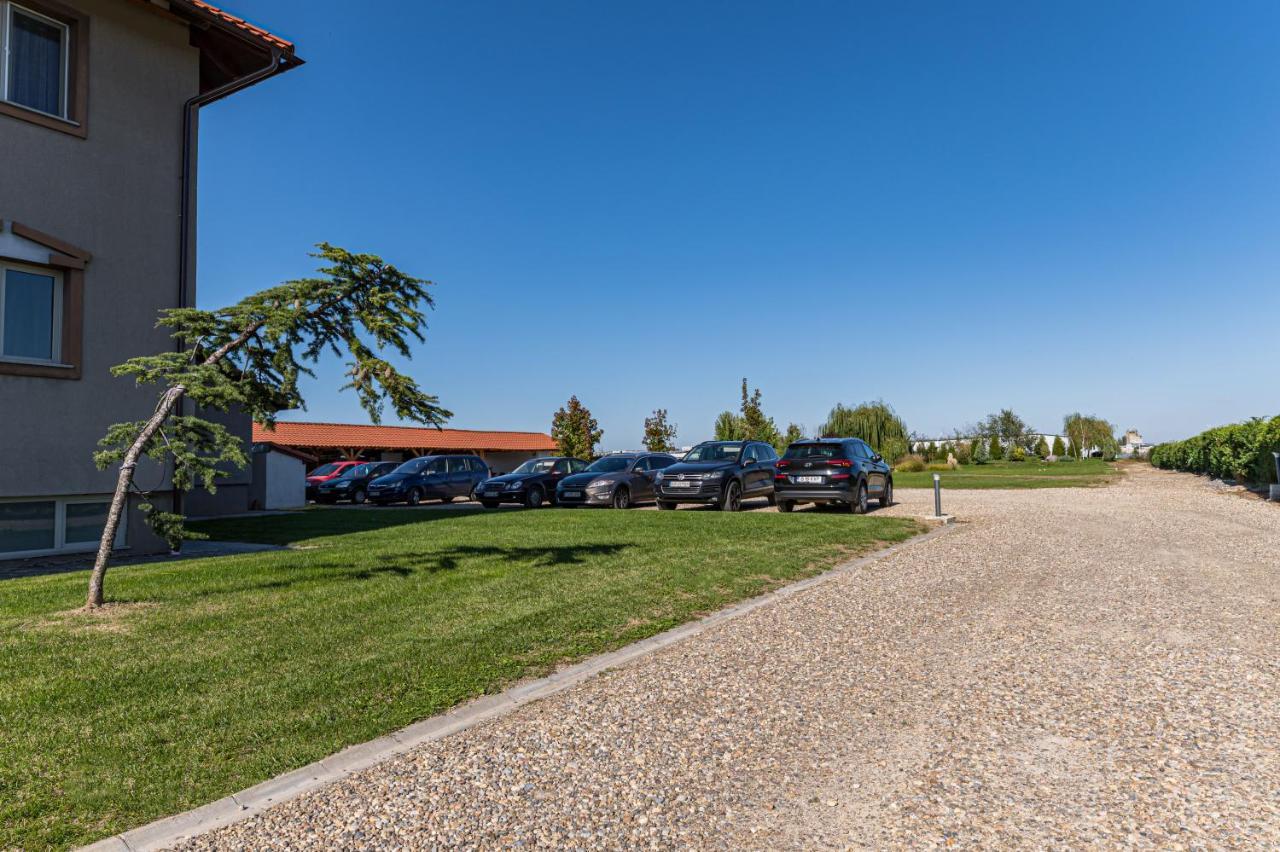 Stejarii Resort Ineu  Экстерьер фото