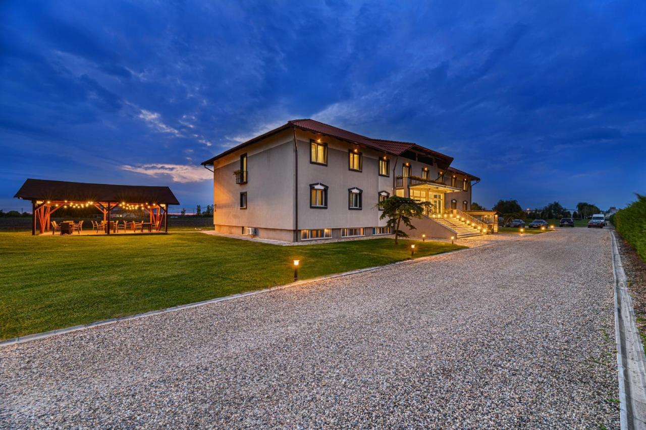 Stejarii Resort Ineu  Экстерьер фото