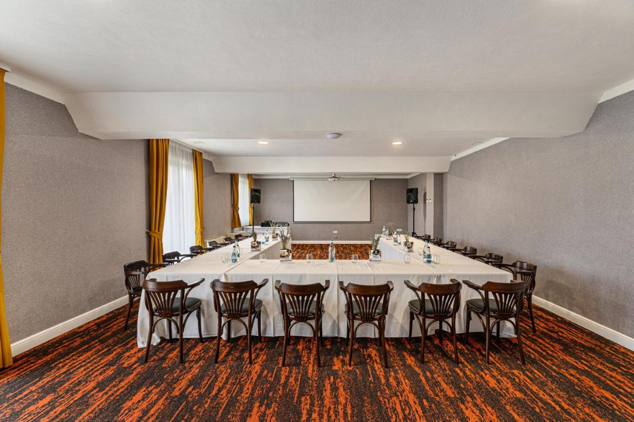 Stejarii Resort Ineu  Экстерьер фото