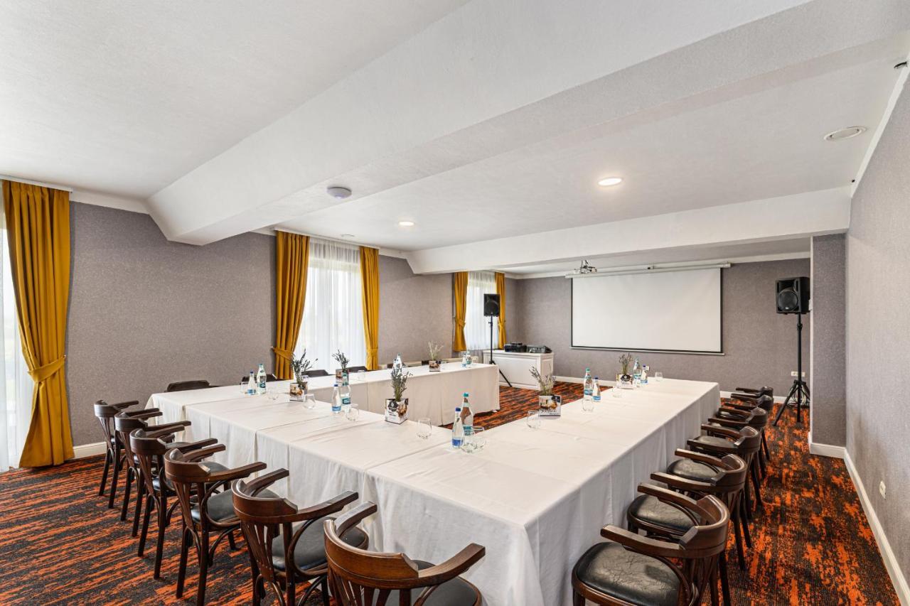 Stejarii Resort Ineu  Экстерьер фото