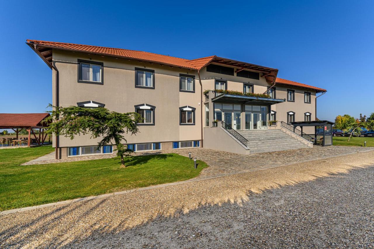 Stejarii Resort Ineu  Экстерьер фото