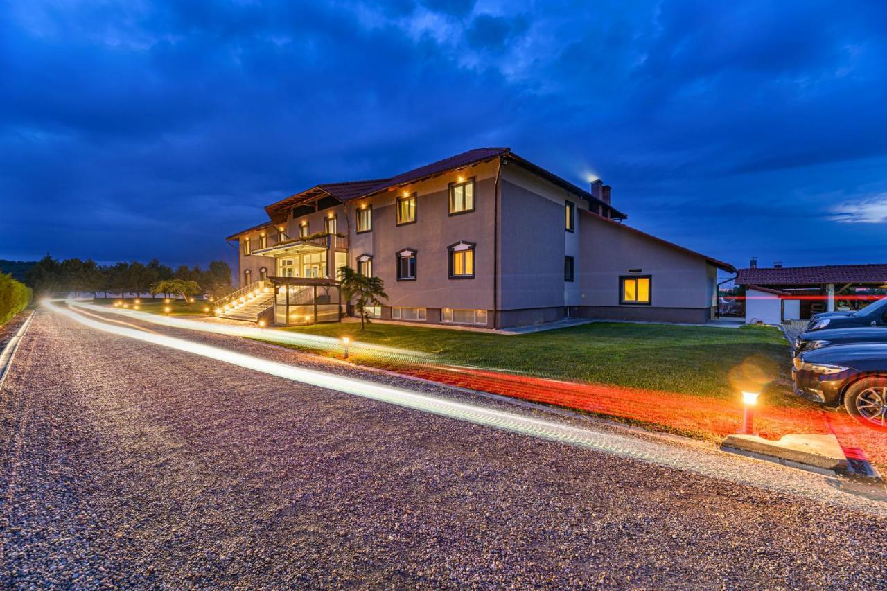 Stejarii Resort Ineu  Экстерьер фото