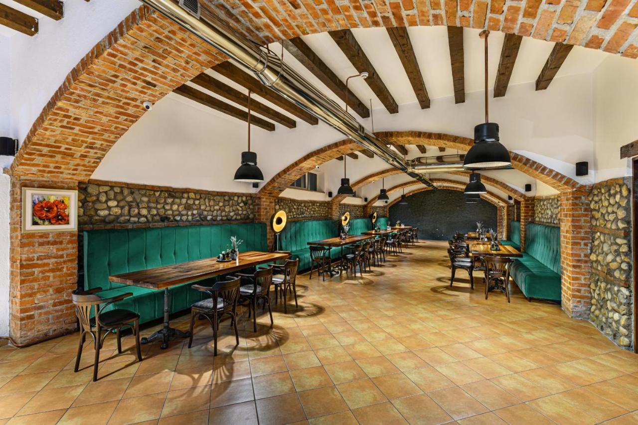 Stejarii Resort Ineu  Экстерьер фото