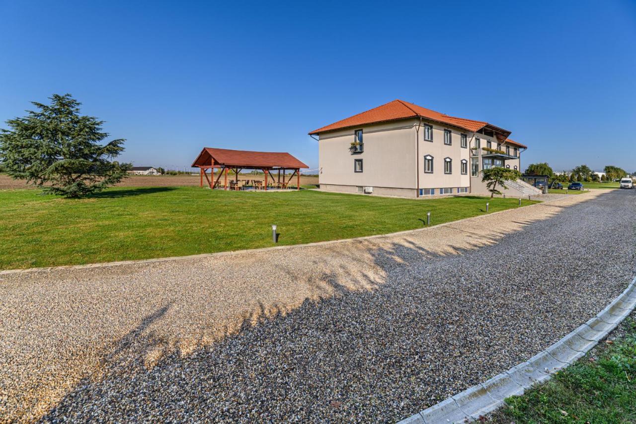 Stejarii Resort Ineu  Экстерьер фото