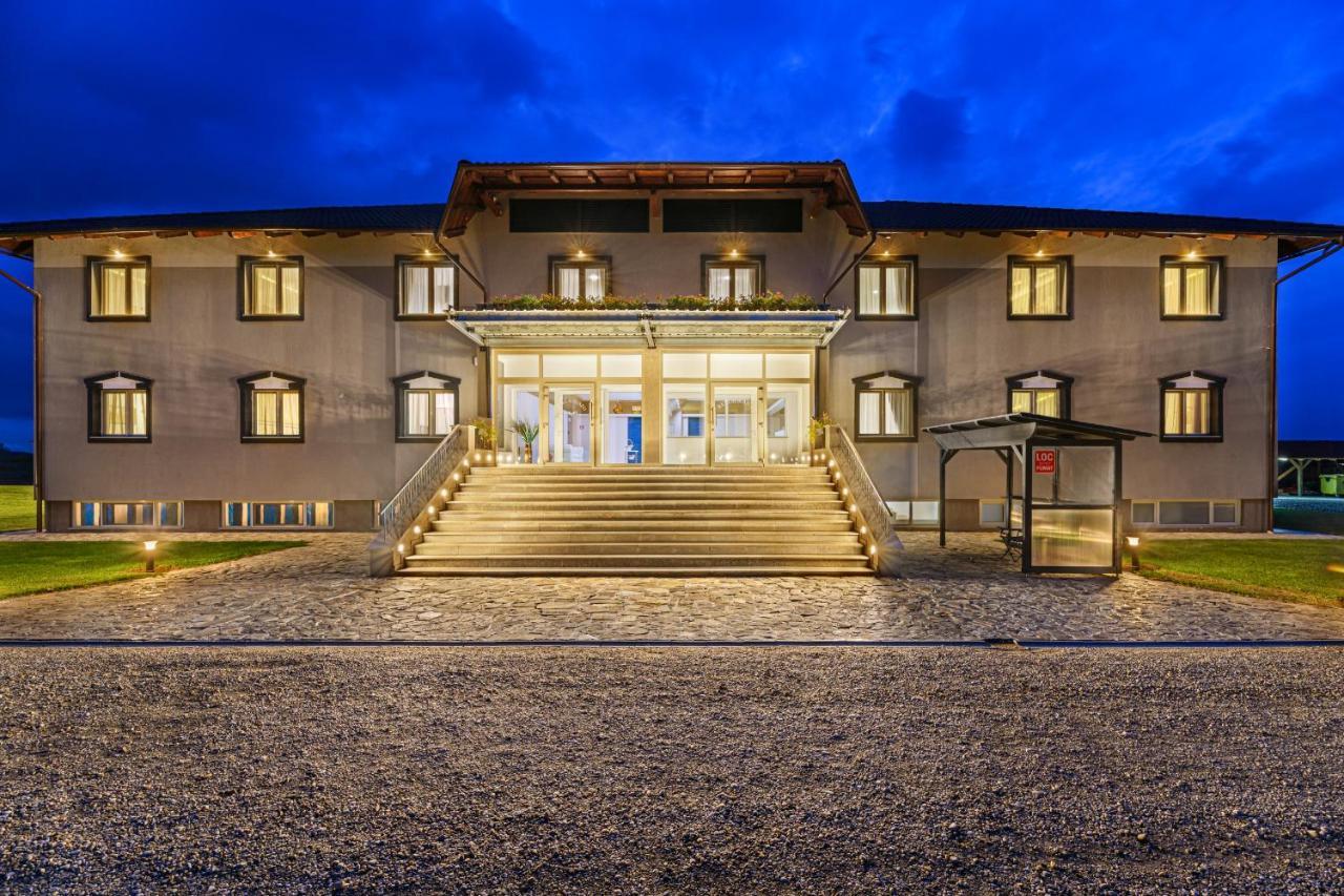 Stejarii Resort Ineu  Экстерьер фото